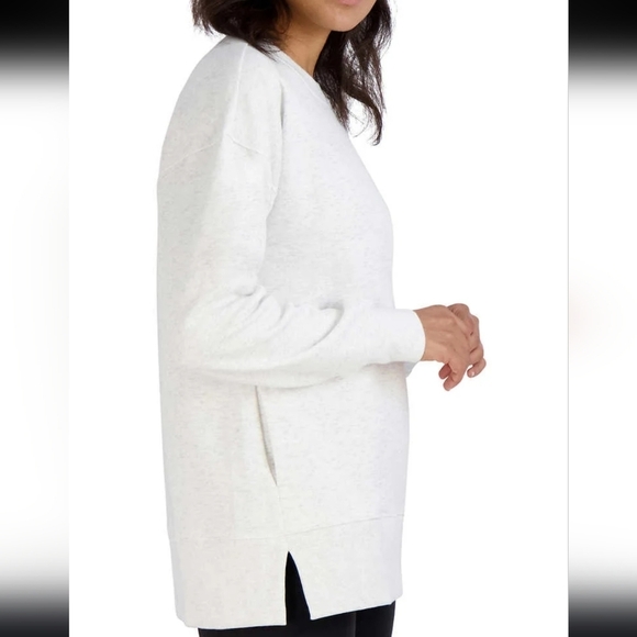 Kirkland Signature Sweatshirt Crewneck Cozy Fleece Lined Medium Light Grey Top - Picture 3 of 12